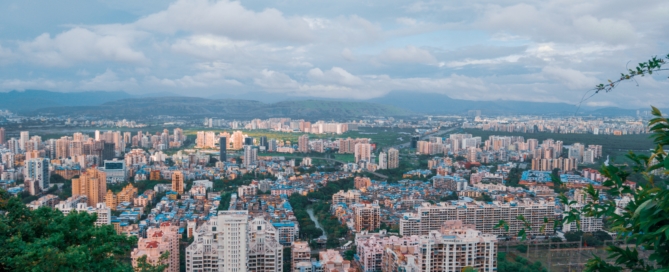 Immeubles au milieu de la végétation, d'une forêt urbaine